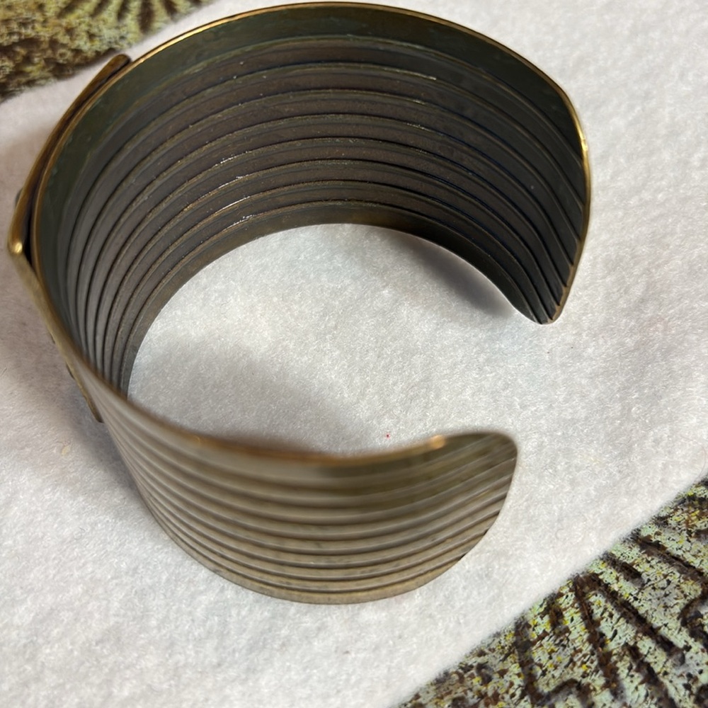 Elegant Gold Metal, Brown, and Amber Cuff Bracelet Sz 6” range - Picture 3 of 7